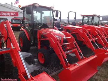 Kubota B3350 con cabina.