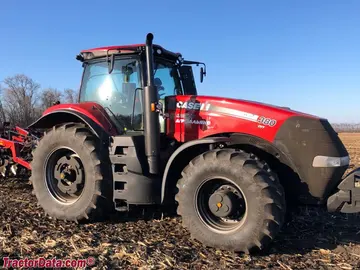 Case IH Magnum 380 CVT, lado direito.
