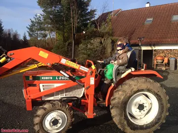 Kubota L2602DT con cargador frontal.