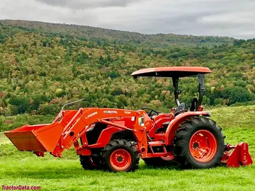 Kubota MX4800 con cargador frontal LA1065, lado izquierdo.