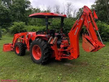 Kubota MX5800 mit LA1065 Frontlader und BH92 Heckbagger.