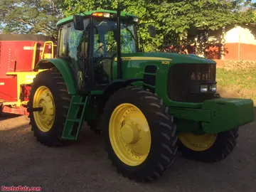 John Deere 7425, Ansicht von rechts vorne.