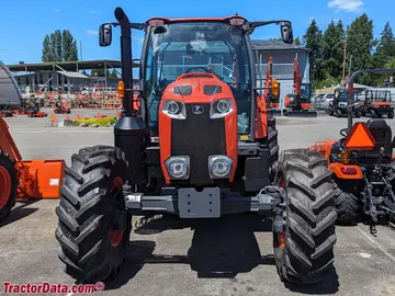 Trator utilitário Kubota M6-131.