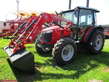 Massey Ferguson 4708 con cargadora frontal 931X.