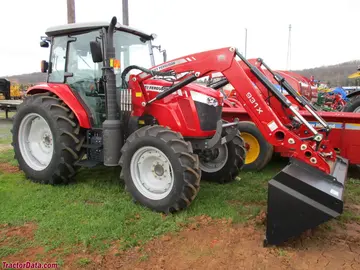 Massey Ferguson 5711 mit Frontlader 931X, rechte Seite.