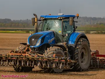 Neuer Holland T7.315 Ackerschlepper, Ansicht vorne links.