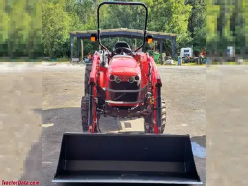 Massey Ferguson 1735M con cargadora frontal DL125.