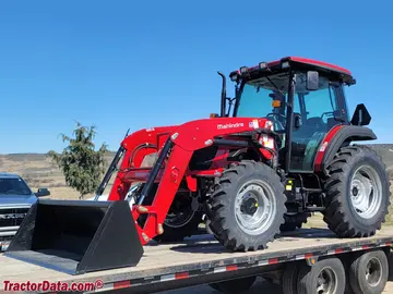 Mahindra 6075, lado izquierdo.