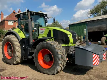 Claas Axion 950, rechte Seite.