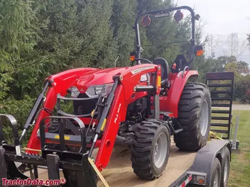 Tractor utilitario compacto Massey Ferguson 2860E, lado izquierdo.