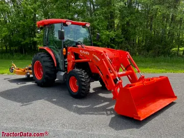 Kubota MX5400, lado derecho.