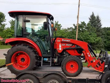 Branson 4820C Kompakttraktor mit BL200 Frontlader.